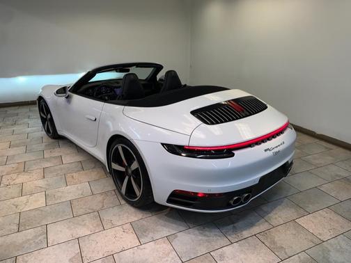 2020 Porsche 911 Carrera 4S Cabriolet