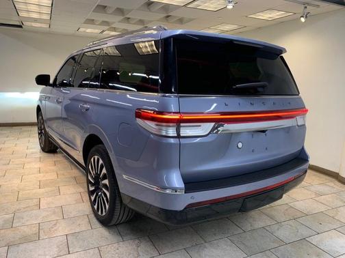 Chroma Crystal Blue Metallic Premium Colorant 2023 Lincoln Navigator Black Label