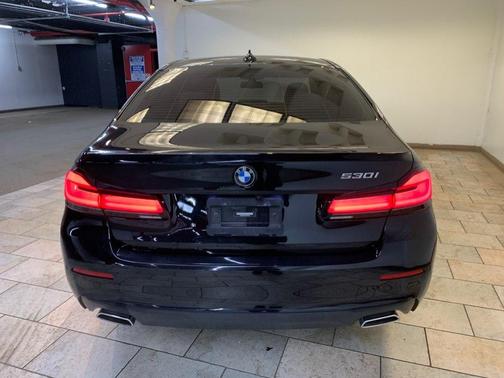 Jet Black 2023 BMW 530 i