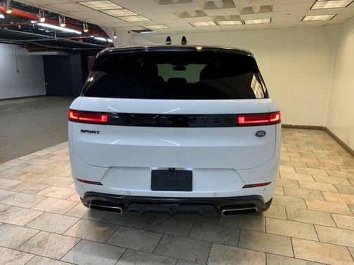 Fuji White 2023 Land Rover Range Rover Sport SE
