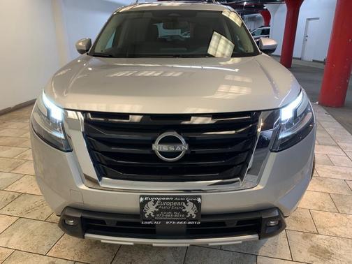 2022 Nissan Pathfinder SL 4WD
