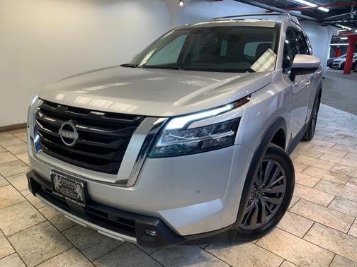 2022 Nissan Pathfinder SL 4WD