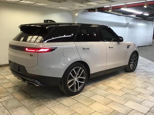 2023 Land Rover Range Rover Sport SE