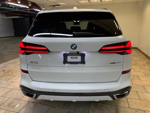 Alpine White 2024 BMW X5 xDrive40i