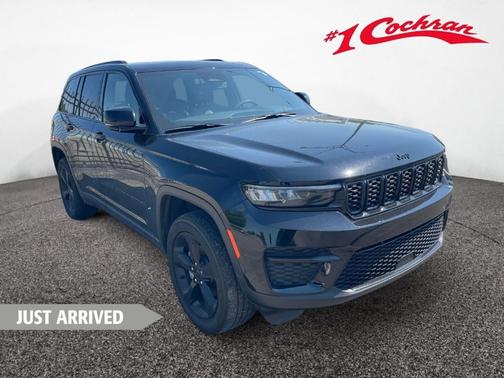 Diamond Black 2023 Jeep Grand Cherokee Altitude