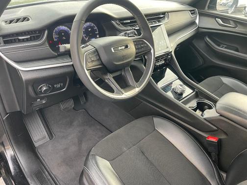 Diamond Black 2023 Jeep Grand Cherokee Altitude