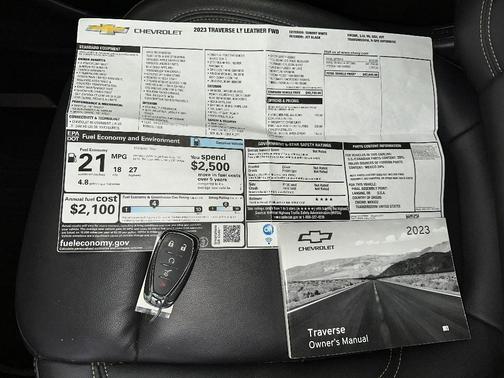 2023 Chevrolet Traverse LT Leather