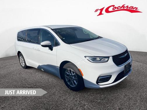 Bright White Clearcoat 2023 Chrysler Pacifica Touring-L