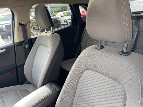 Oxford White 2020 Ford Escape SE