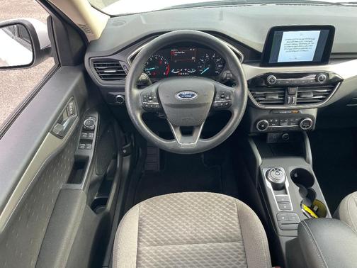 Oxford White 2020 Ford Escape SE