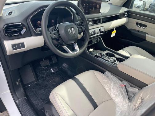 Platinum White Pearl 2026 Honda Pilot Touring