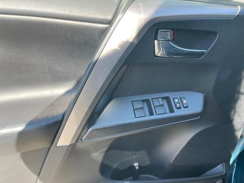 2018 Toyota RAV4 Hybrid XLE