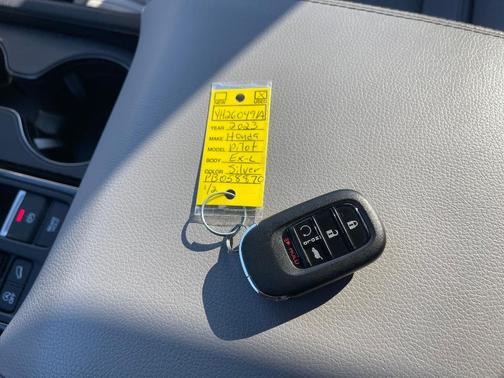 Lunar Silver Metallic 2023 Honda Pilot EX-L 8-Passenger