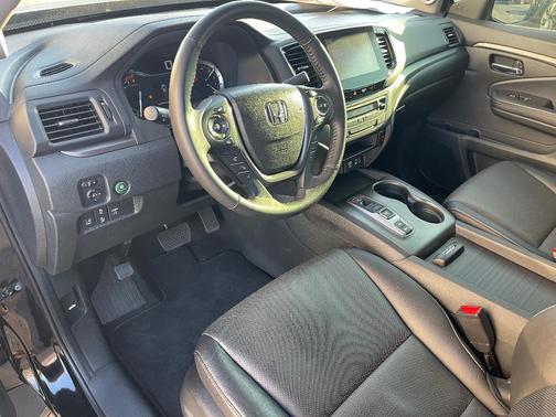 Crystal Black Pearl 2023 Honda Ridgeline RTL