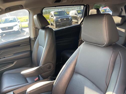 Platinum White Pearl 2024 Honda Odyssey Touring