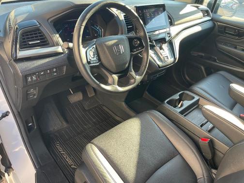 Platinum White Pearl 2024 Honda Odyssey Touring