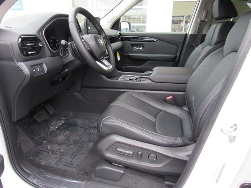 Platinum White Pearl 2024 Honda Pilot Touring