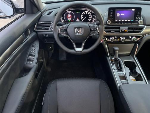 Lunar Silver Metallic 2019 Honda Accord LX