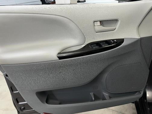 2013 Toyota Sienna LE