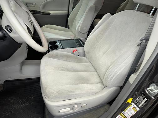 2013 Toyota Sienna LE