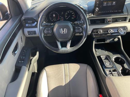 Obsidian Blue Pearl 2024 Honda Pilot Touring