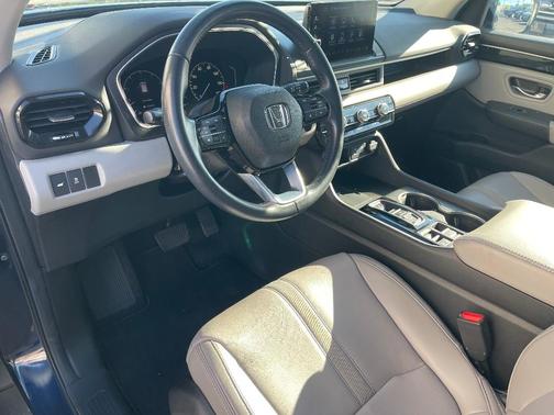 Obsidian Blue Pearl 2024 Honda Pilot Touring