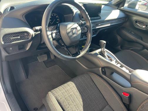 Platinum White Pearl 2024 Honda HR-V Sport