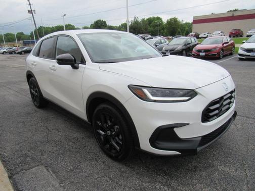 Platinum White Pearl 2024 Honda HR-V Sport