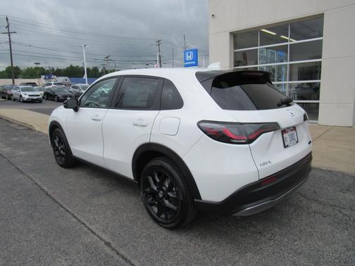 Platinum White Pearl 2024 Honda HR-V Sport