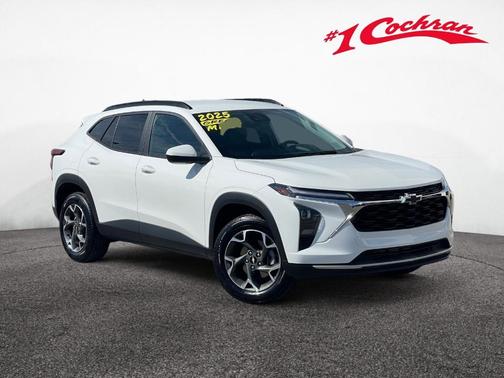 Summit White 2025 Chevrolet Trax LT