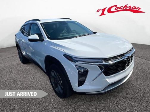 Summit White 2025 Chevrolet Trax LT