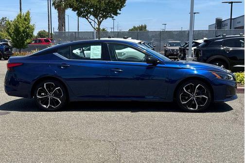 2023 Nissan Altima SR FWD