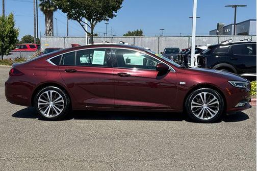 2018 Buick Regal Sportback Essence