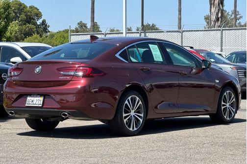 2018 Buick Regal Sportback Essence