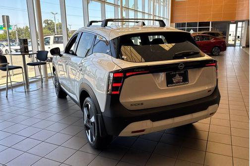 2025 Nissan Kicks SR