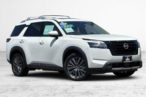2023 Nissan Pathfinder SL 4WD