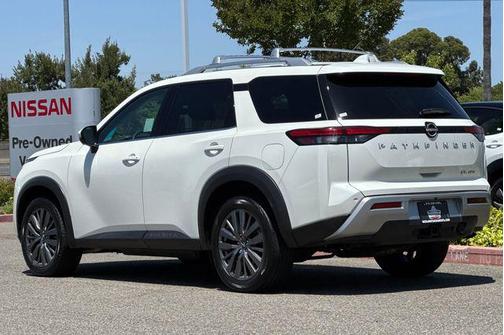 2023 Nissan Pathfinder SL 4WD