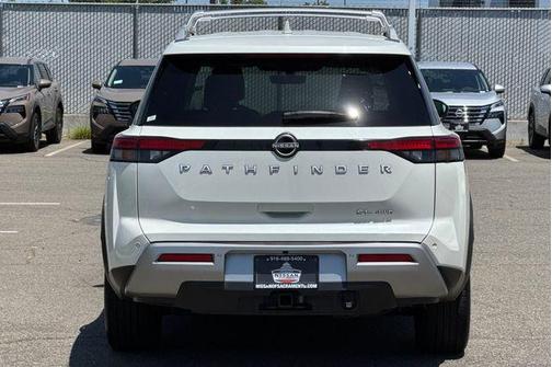 2023 Nissan Pathfinder SL 4WD
