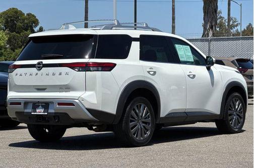 2023 Nissan Pathfinder SL 4WD