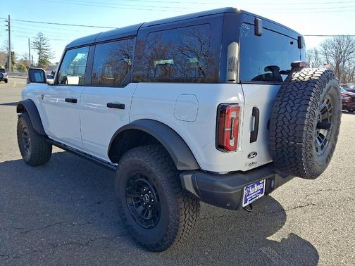 Oxford White Clearcoat 2026 Ford Bronco Badlands