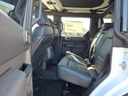 Oxford White Clearcoat 2026 Ford Bronco Badlands