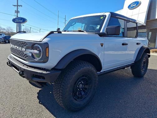 Oxford White Clearcoat 2026 Ford Bronco Badlands