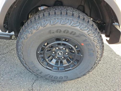 Oxford White Clearcoat 2026 Ford Bronco Badlands