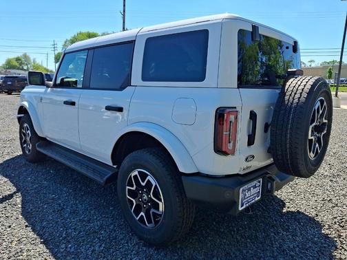 Oxford White Clearcoat 2026 Ford Bronco Outer Banks