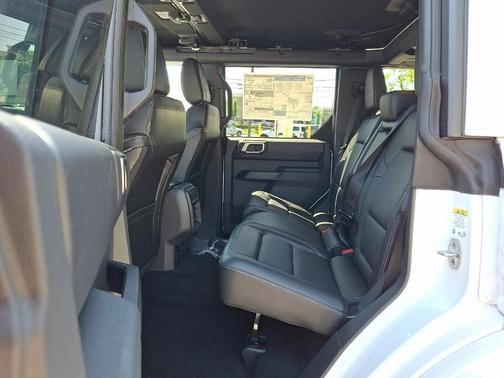 Oxford White Clearcoat 2026 Ford Bronco Outer Banks