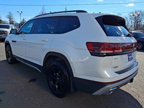 2024 Volkswagen Atlas 2.0T Peak Edition SEL