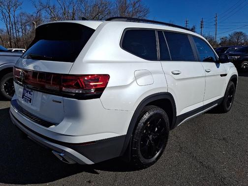 2024 Volkswagen Atlas 2.0T Peak Edition SEL