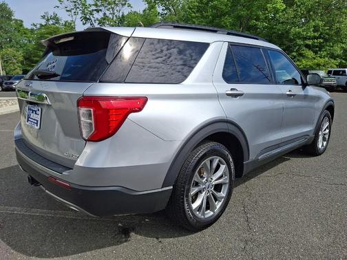 Iconic Silver Metallic 2023 Ford Explorer XLT