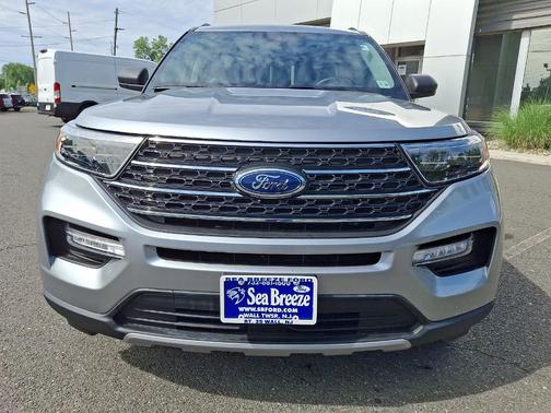 Iconic Silver Metallic 2023 Ford Explorer XLT