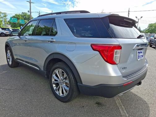 Iconic Silver Metallic 2023 Ford Explorer XLT